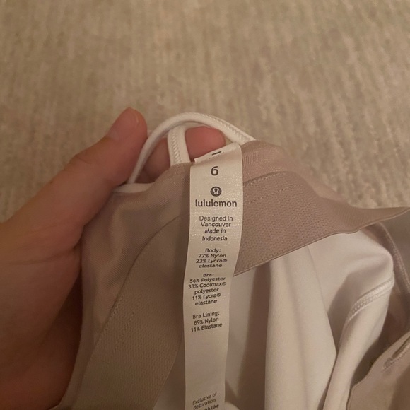 Bundle of 2 Lululemon tanks - Picture 11 of 11
